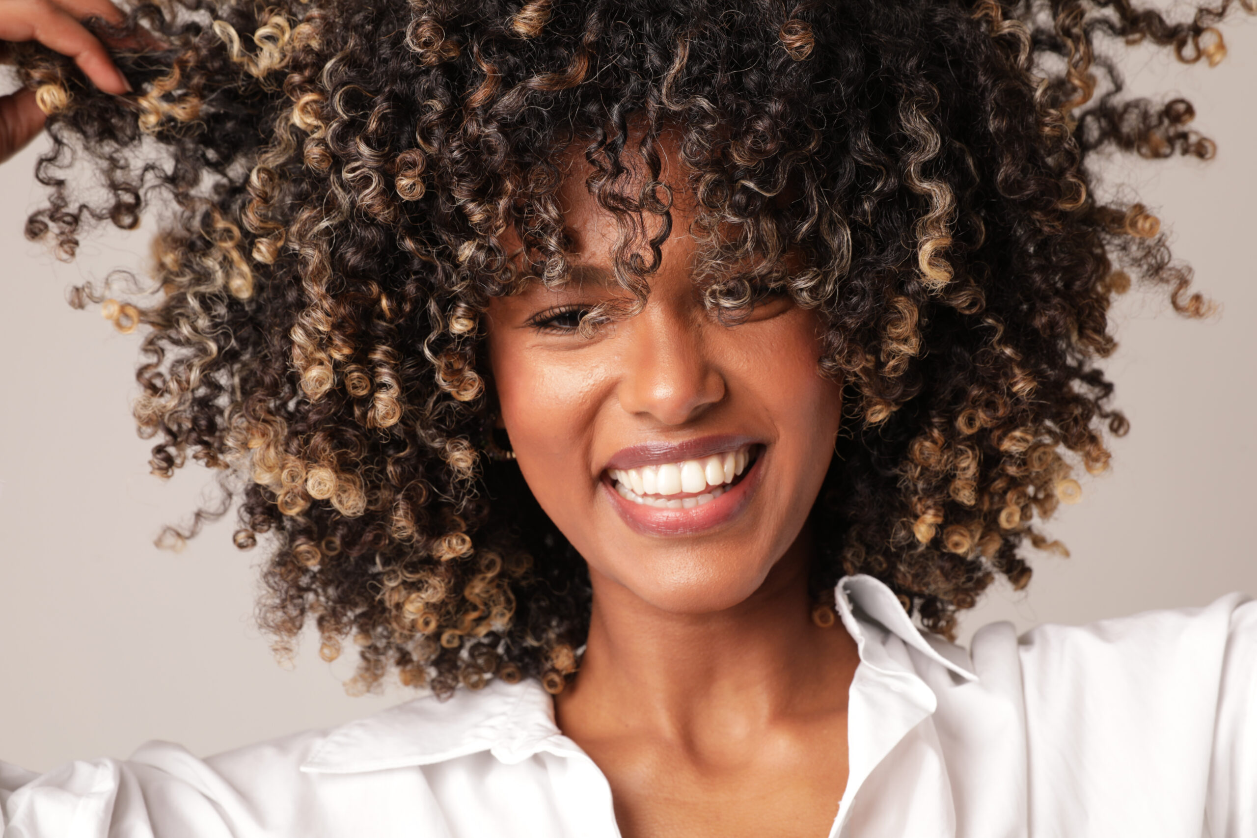 Domina Tus Rizos: Secretos para una Definición Perfecta y Natural