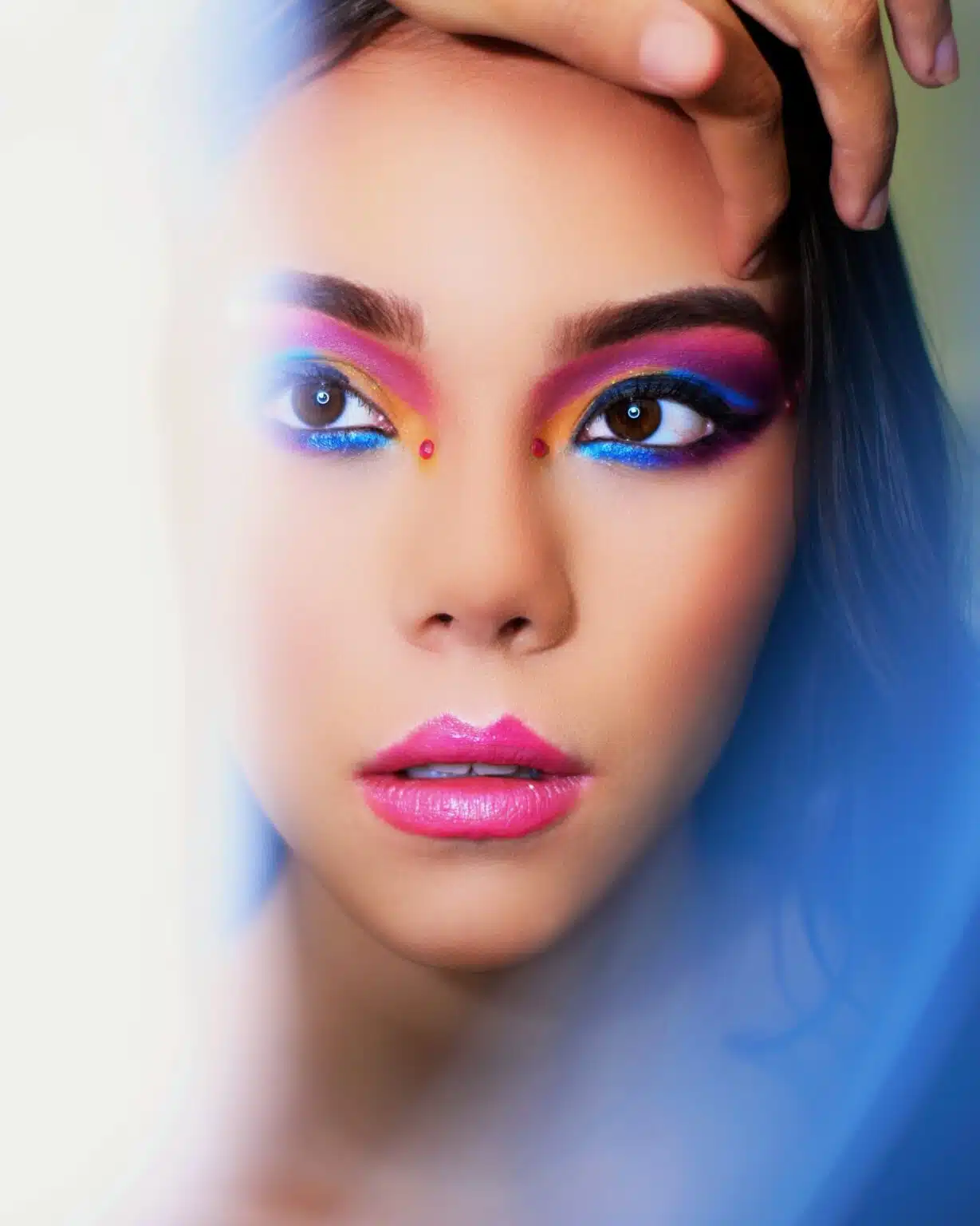 💄 Maquillaje en Escena: Editorial vs. Runway, Dos Mundos, Un Arte