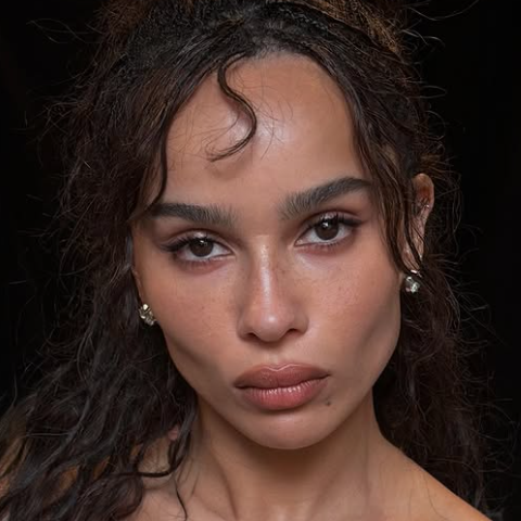 Actriz Zoë Kravitz con un makeup de Nina Park