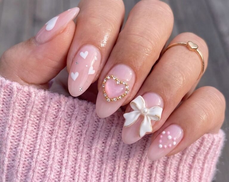 Uñas con diseño 3D nail art de moñito y corazones